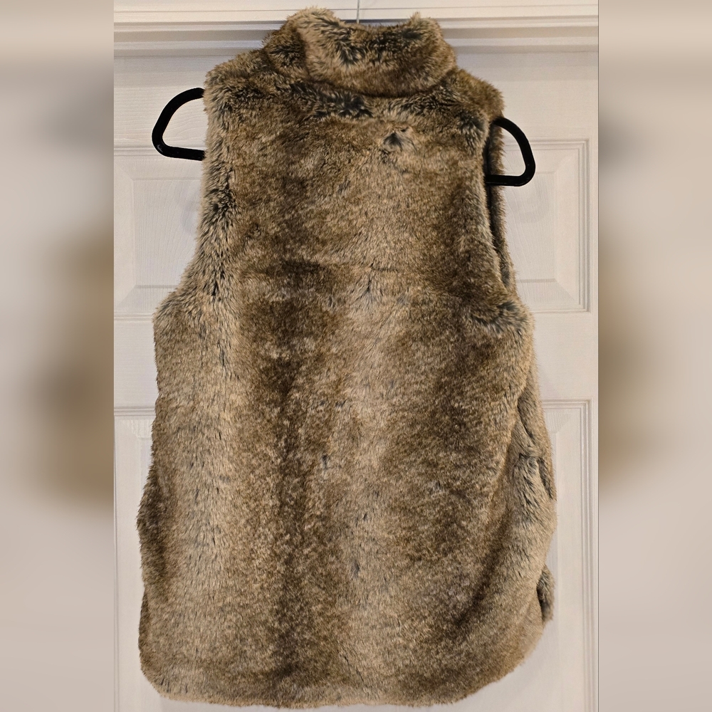 Tuckernuck Reversible Vest - Picture 4 of 6
